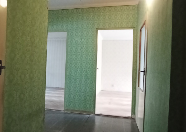 Priestranný 3 izbový byt priamo v centre Lučenca